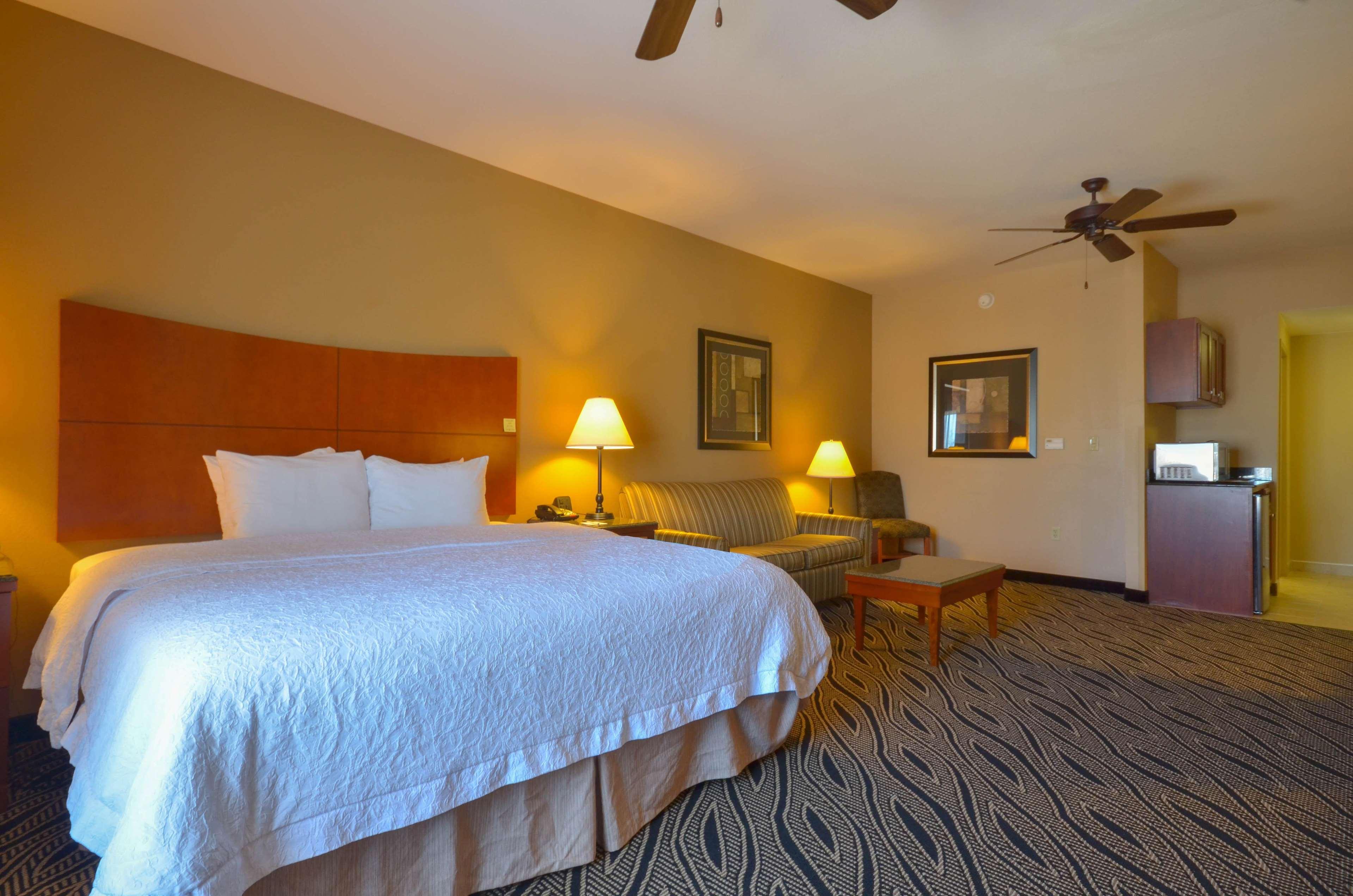 Hampton Inn Брайънт Екстериор снимка