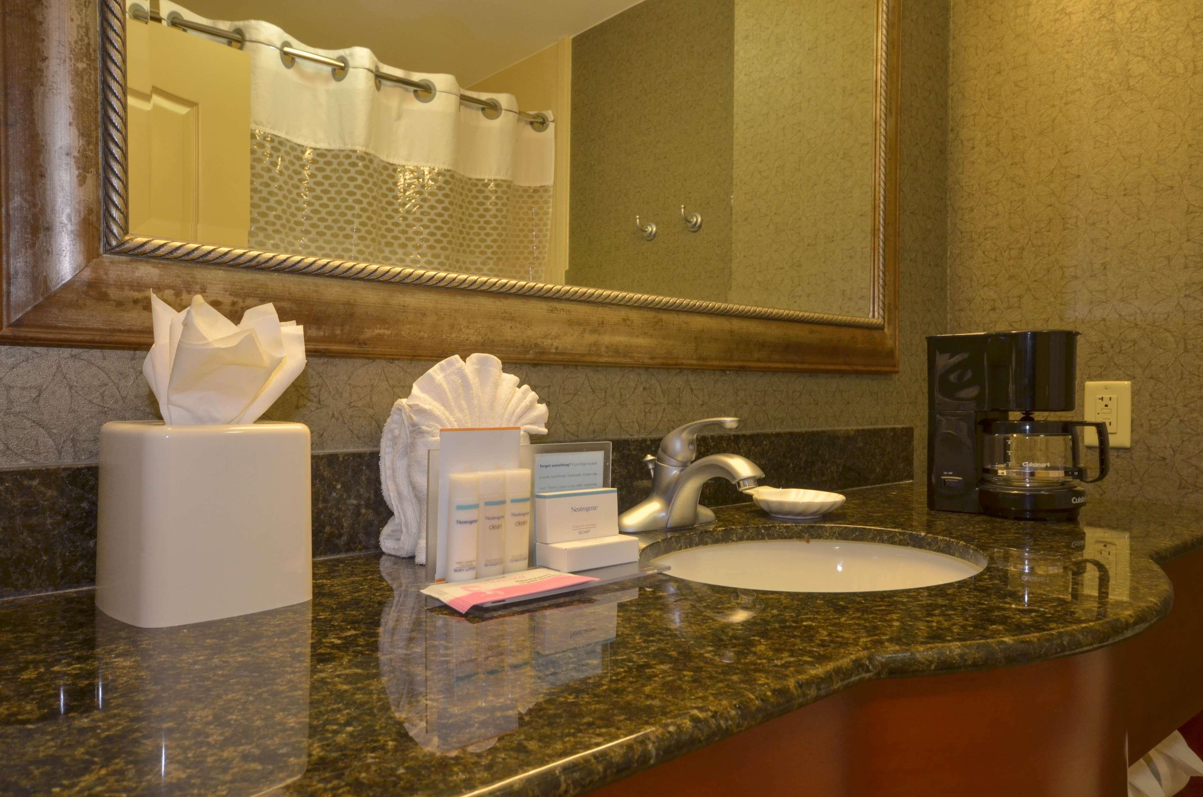 Hampton Inn Брайънт Екстериор снимка