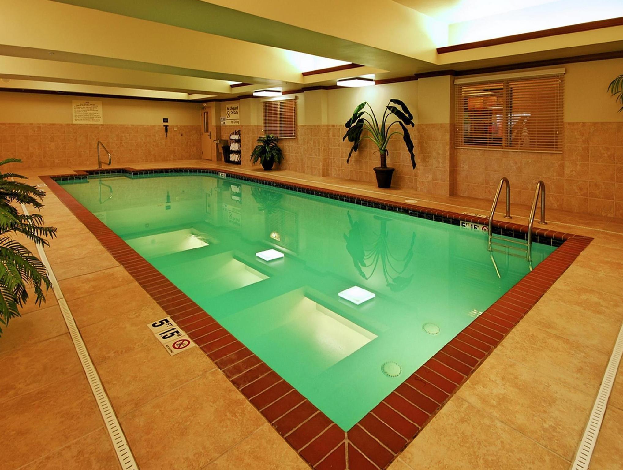 Hampton Inn Брайънт Екстериор снимка