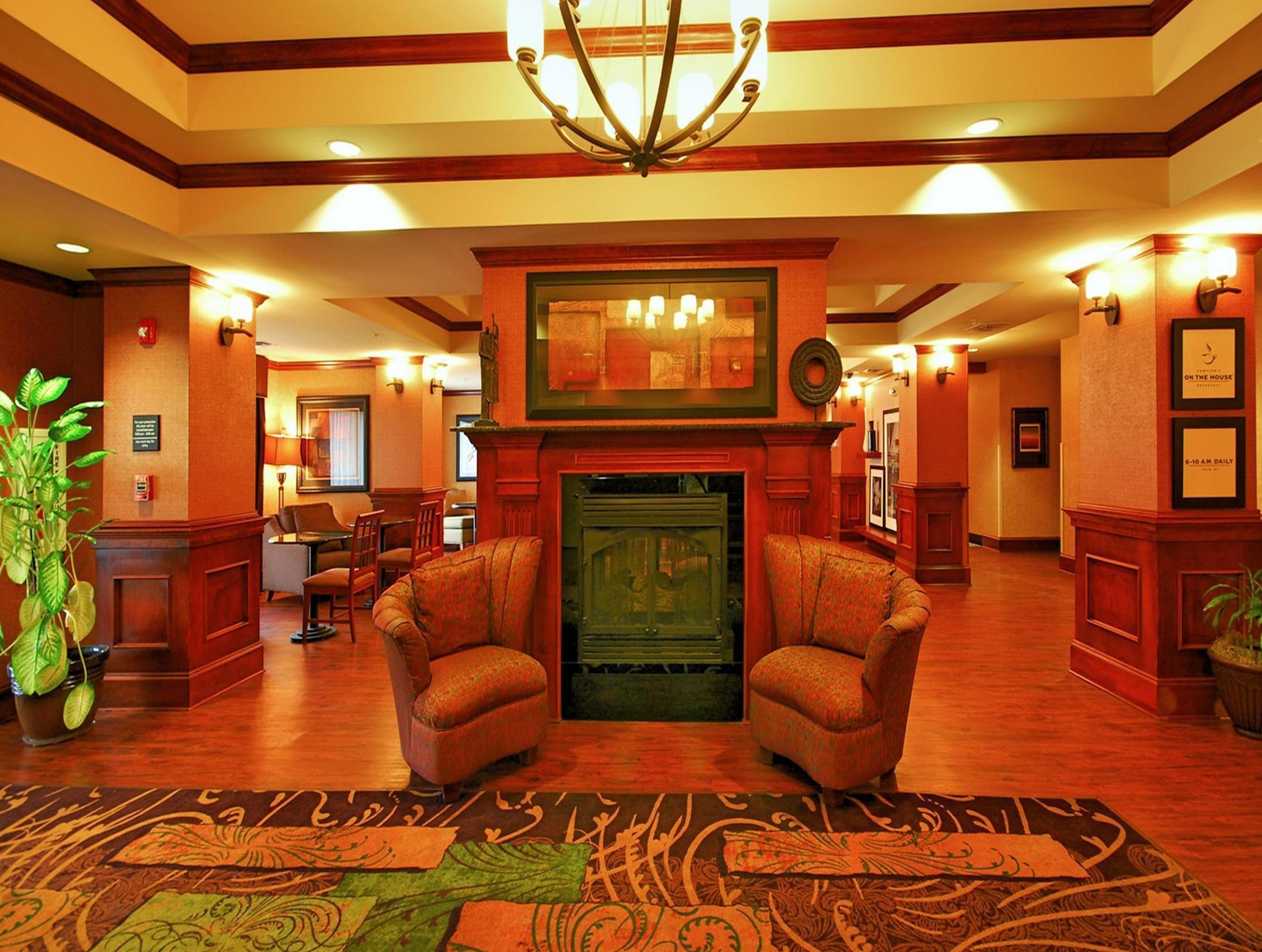 Hampton Inn Брайънт Екстериор снимка