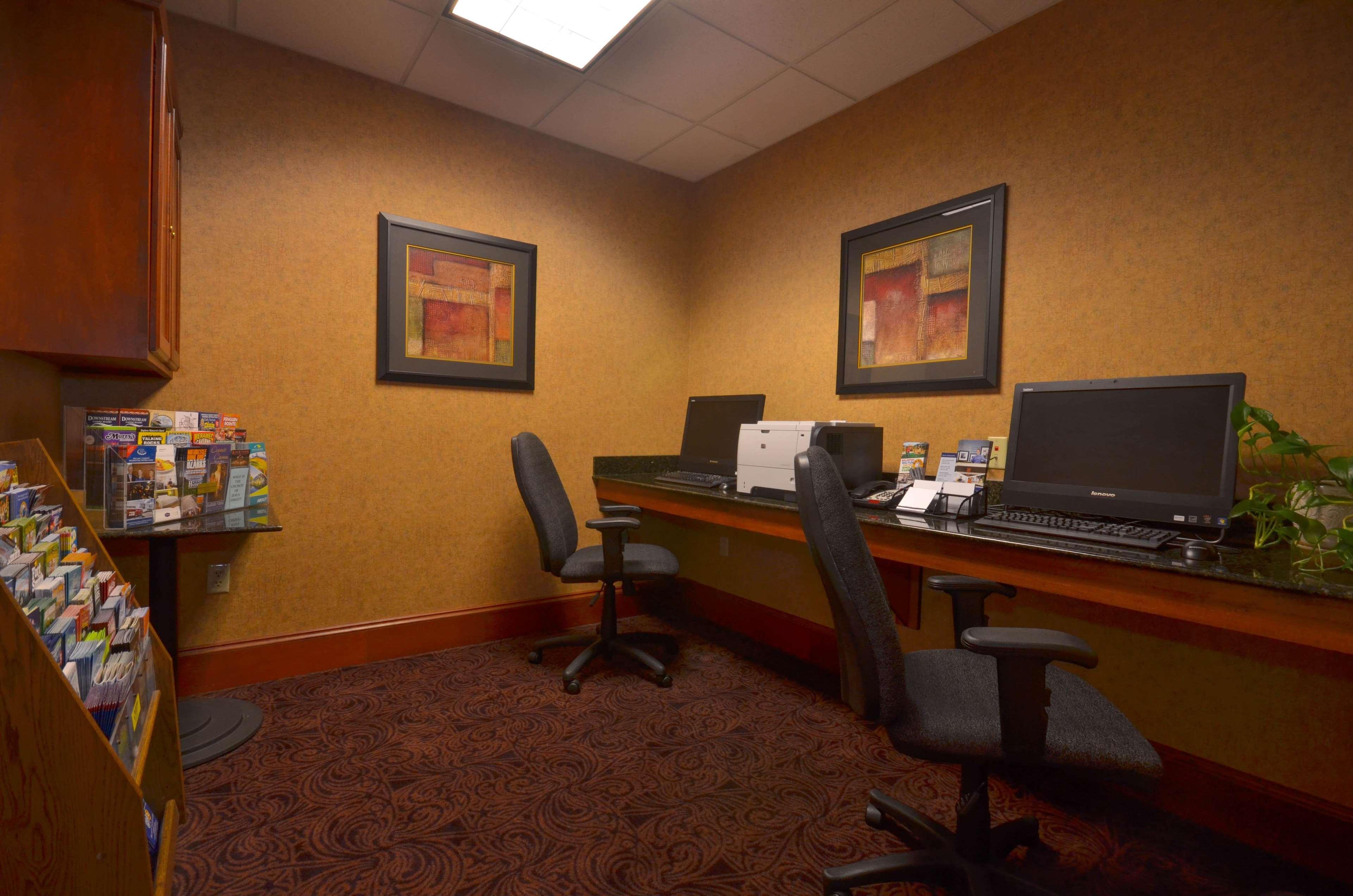 Hampton Inn Брайънт Екстериор снимка