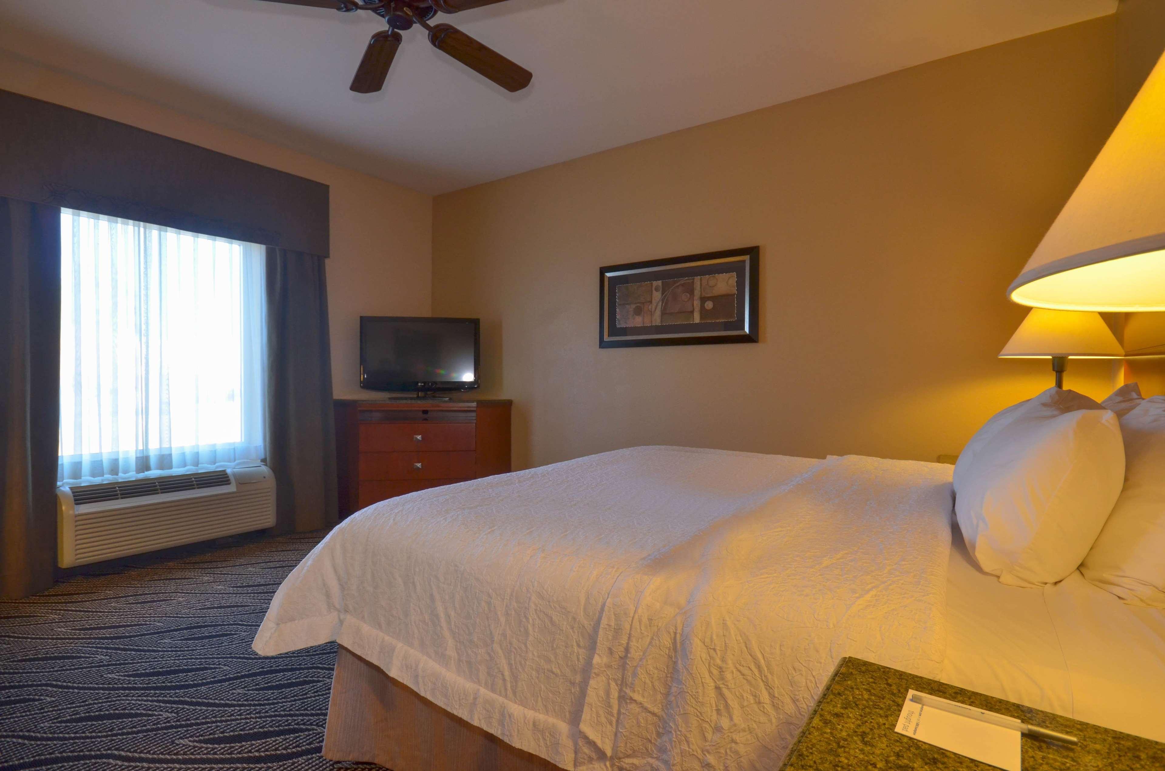 Hampton Inn Брайънт Екстериор снимка