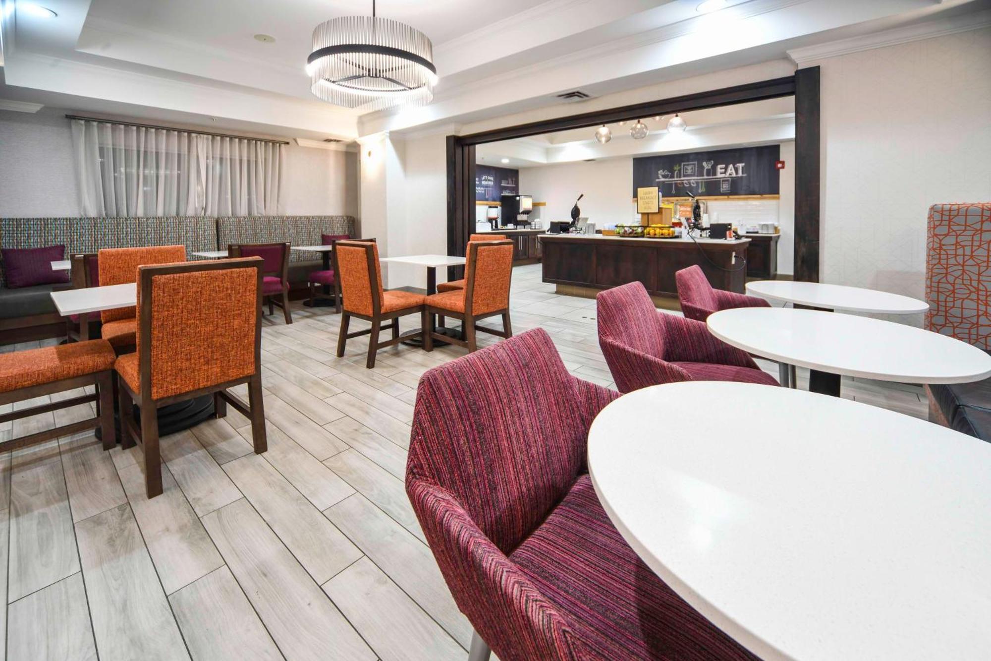 Hampton Inn Брайънт Екстериор снимка