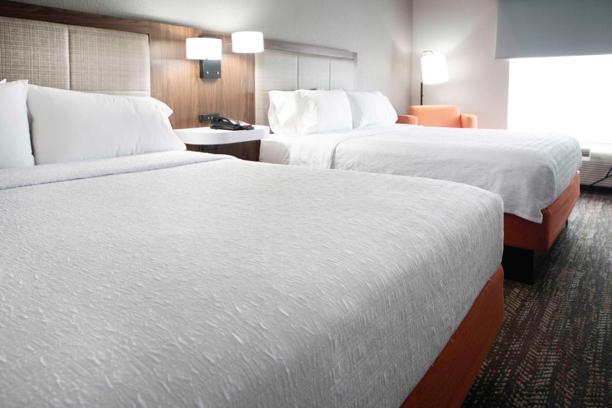 Hampton Inn Брайънт Екстериор снимка