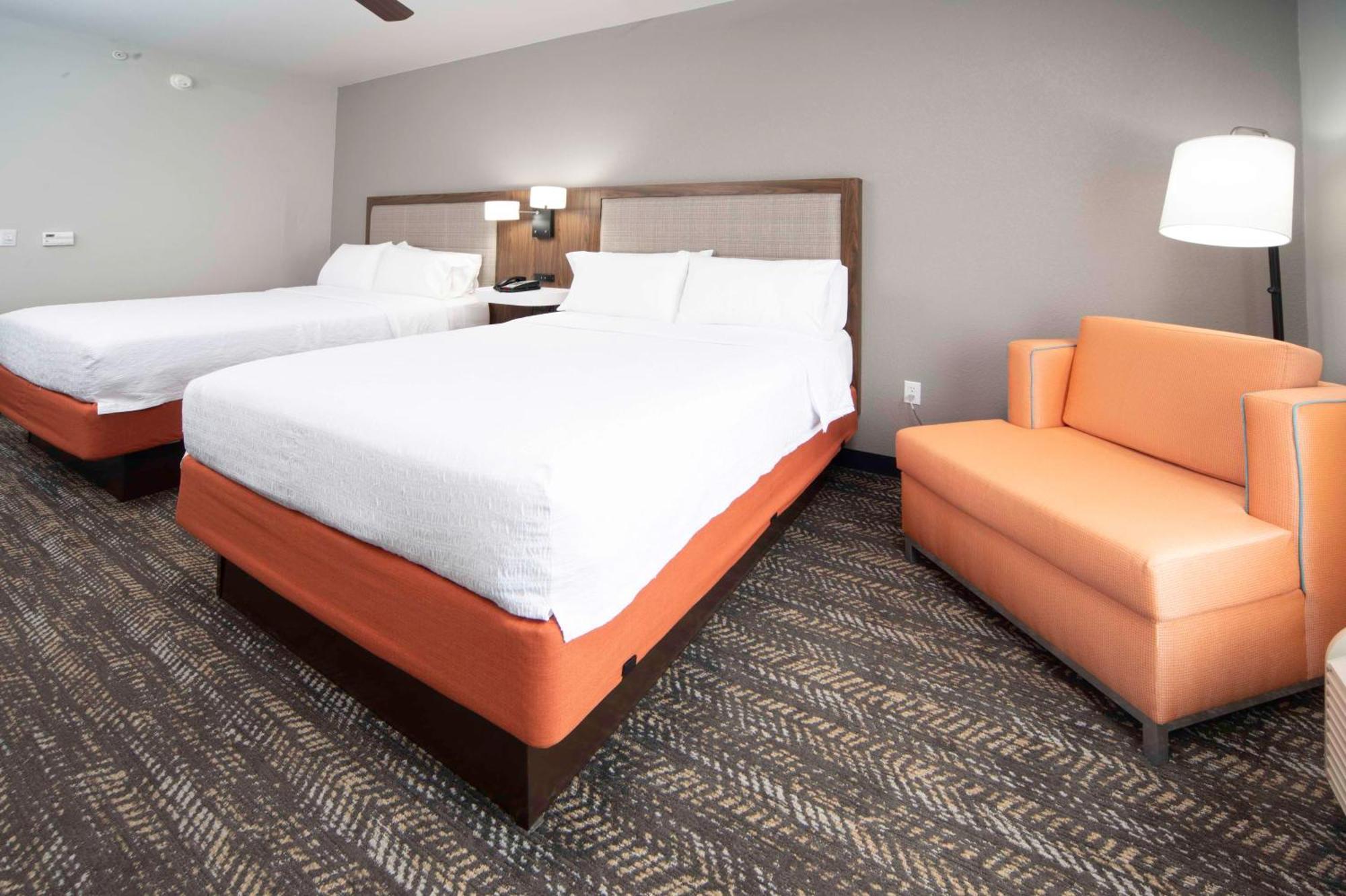 Hampton Inn Брайънт Екстериор снимка