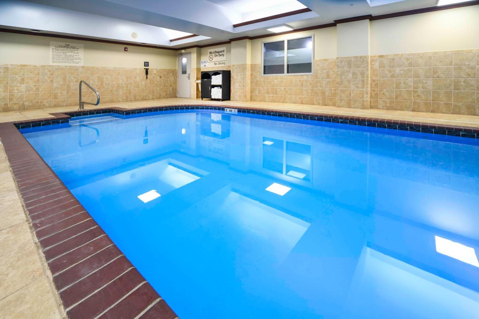 Hampton Inn Брайънт Екстериор снимка