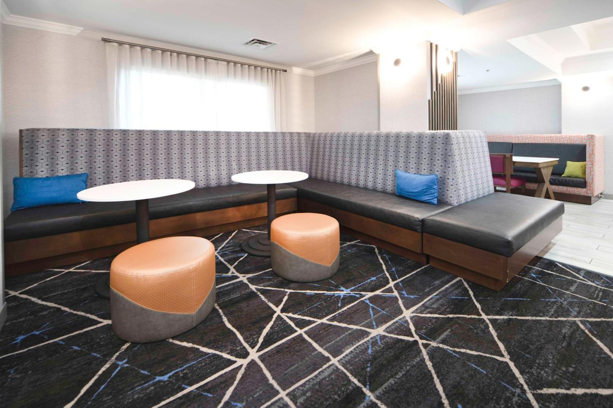 Hampton Inn Брайънт Екстериор снимка