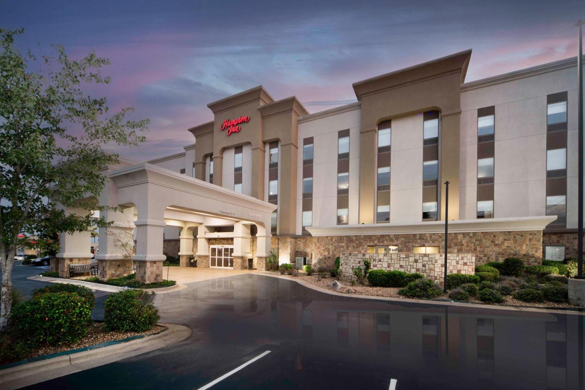 Hampton Inn Брайънт Екстериор снимка