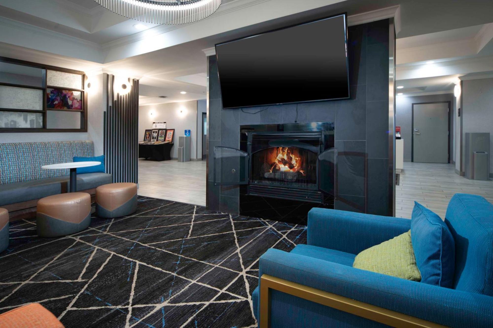 Hampton Inn Брайънт Екстериор снимка