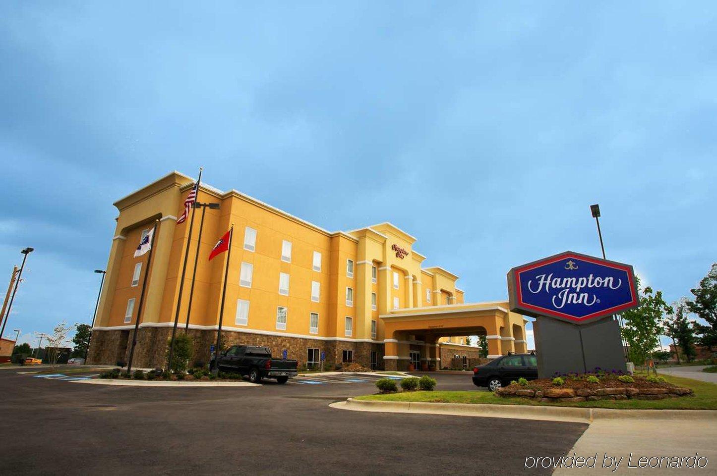 Hampton Inn Брайънт Екстериор снимка